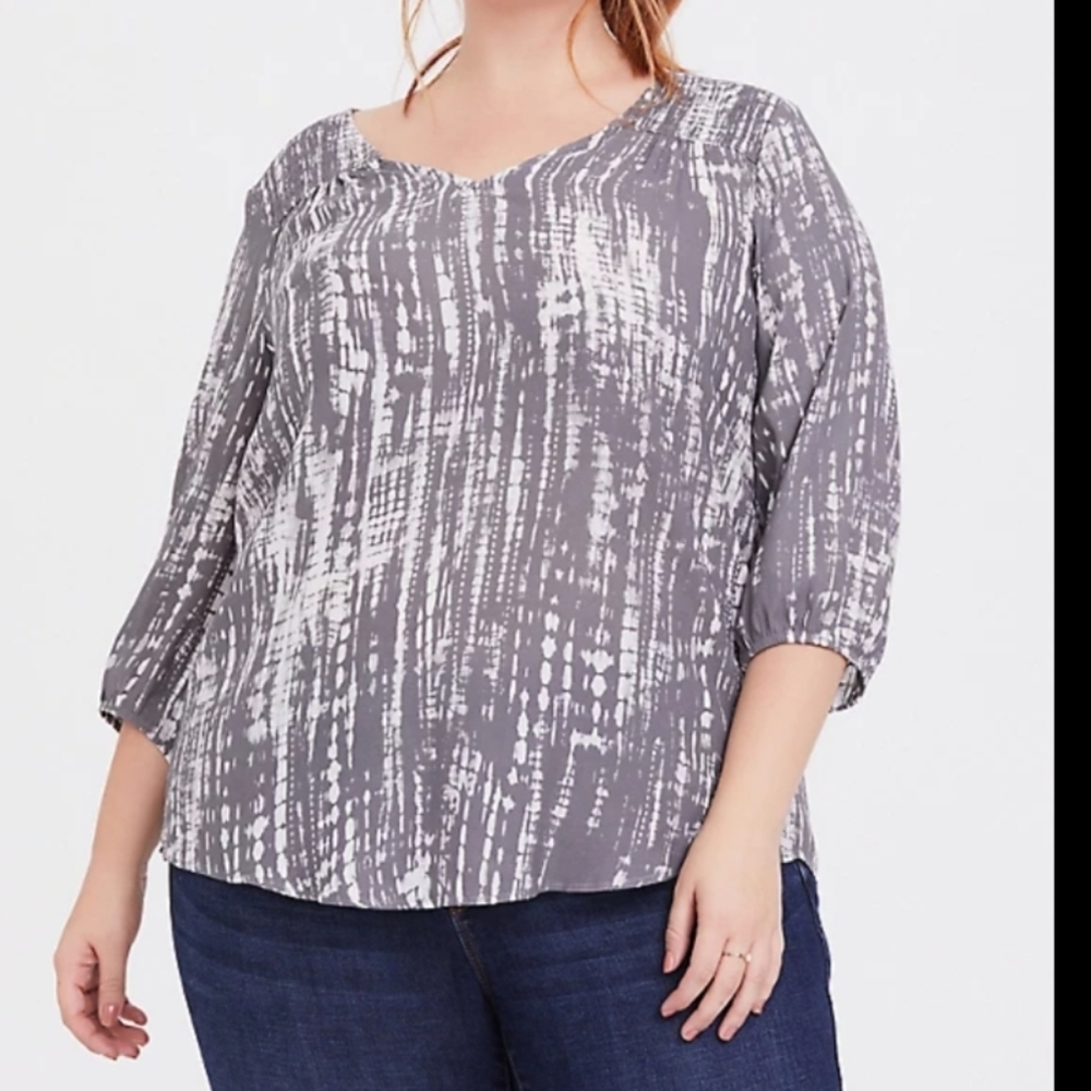 Torrid Neutral Flowy Crepe Smocked Shoulder Blouse Top 00 XL